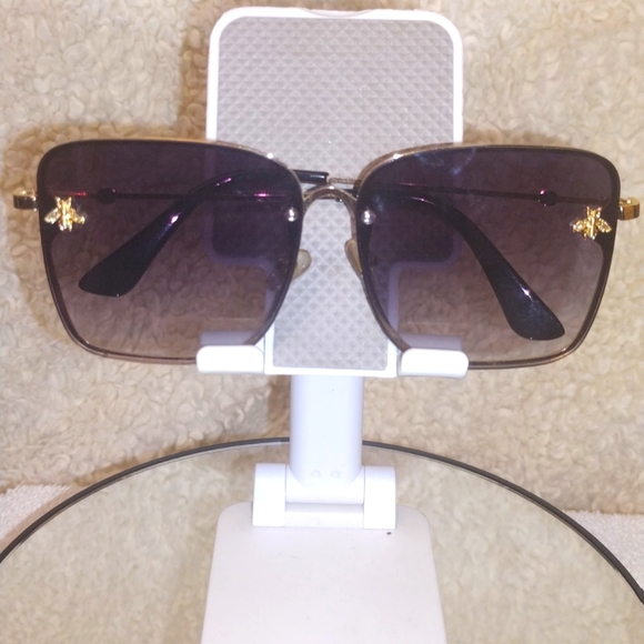 NWOT Wanna 🐝 Seen sunglasses! - Picture 3 of 8